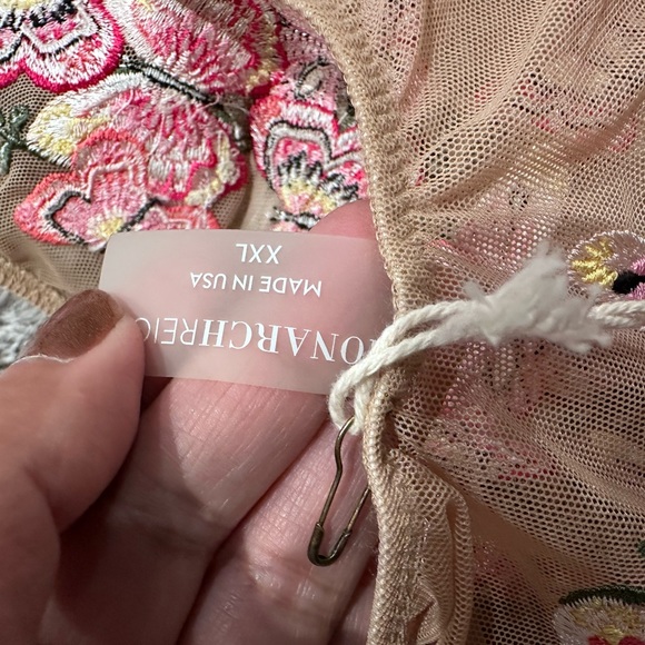 Monatch Reign Entranced One Piece - Picture 6 of 8